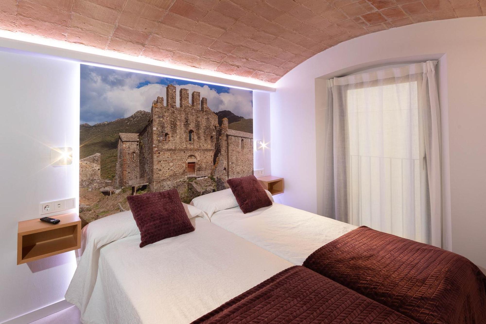 C&C Apartments Figueres  Luaran gambar